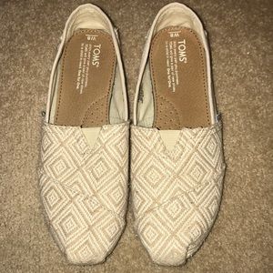 Ladies Diamond Patterned Toms Size 8